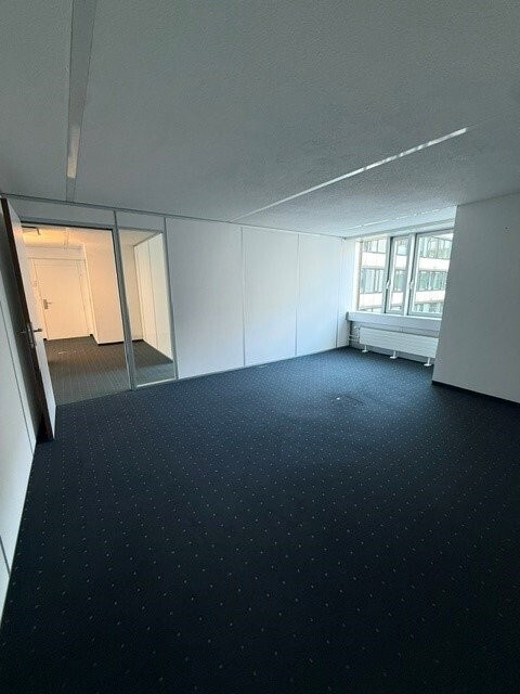 210m² office