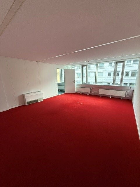 210m² office