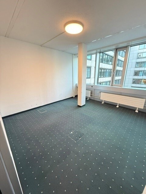 210m² office