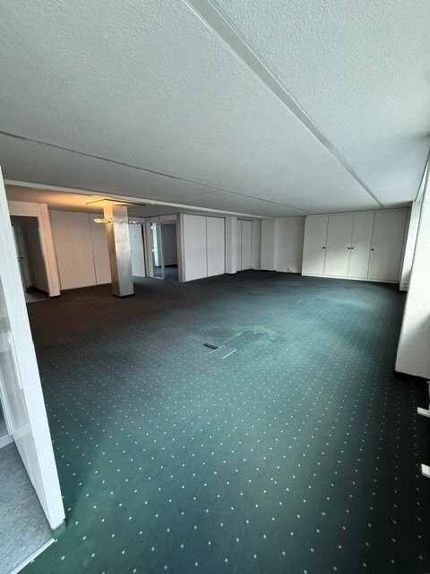 210m² office