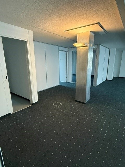210m² office