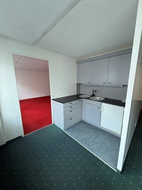210m² office