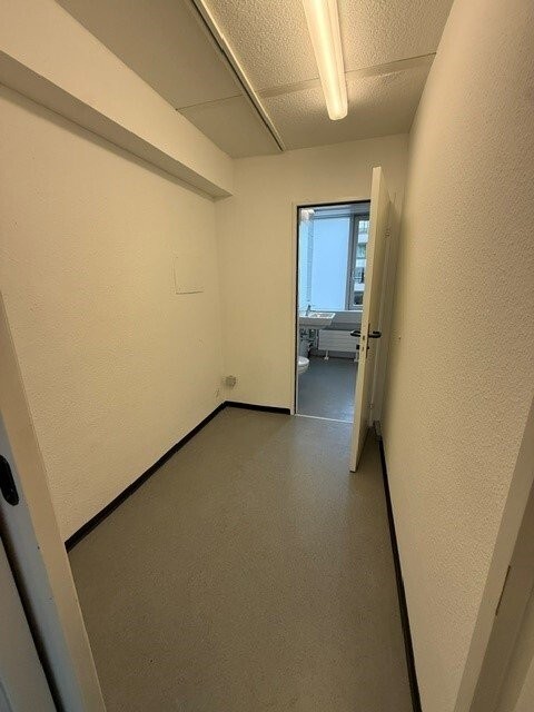 210m² office