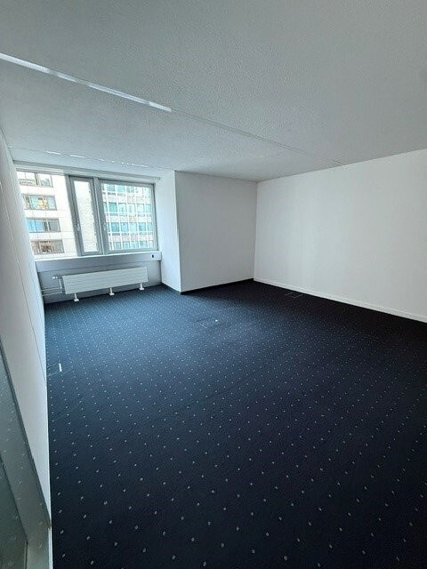 210m² office