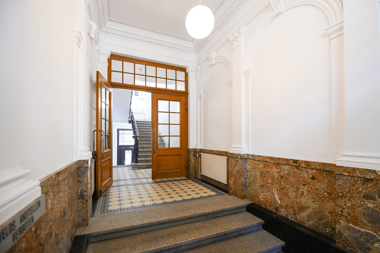 215m² ufficio, foto 2 di 9
