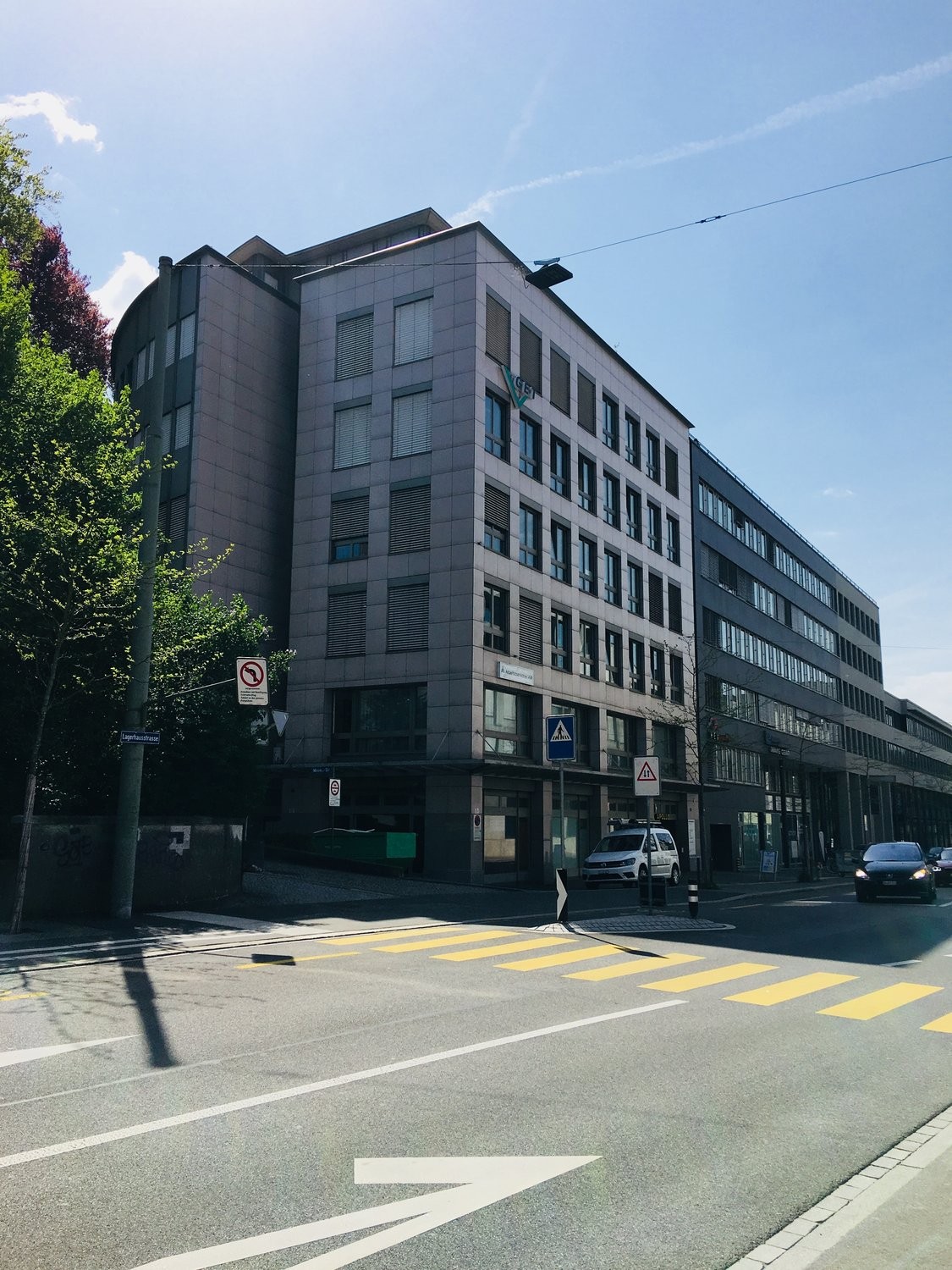358m² office