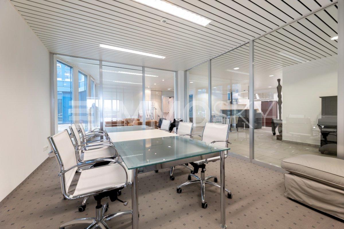 760m² office