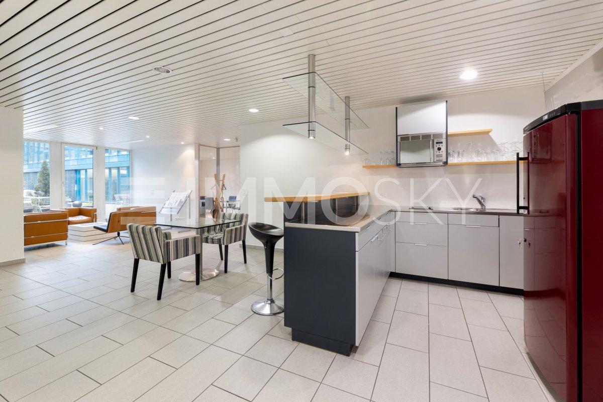 760m² office