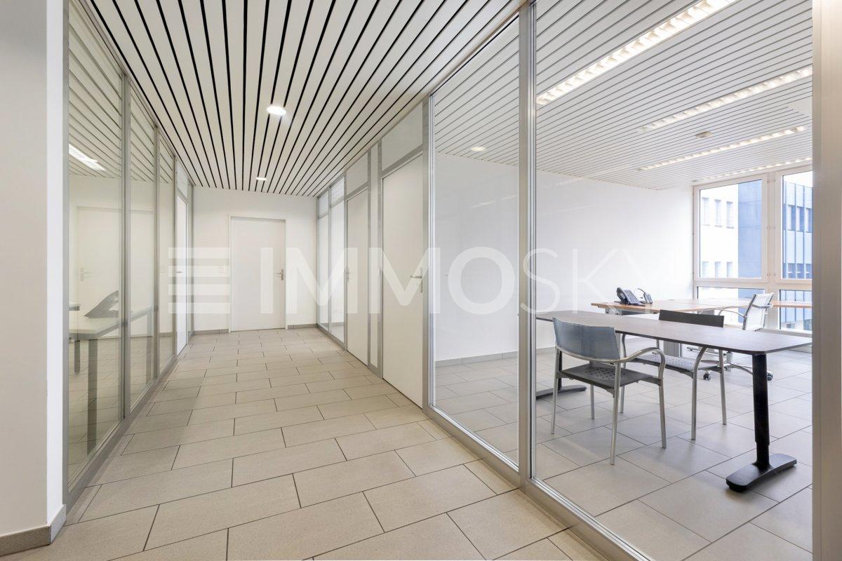 760m² office