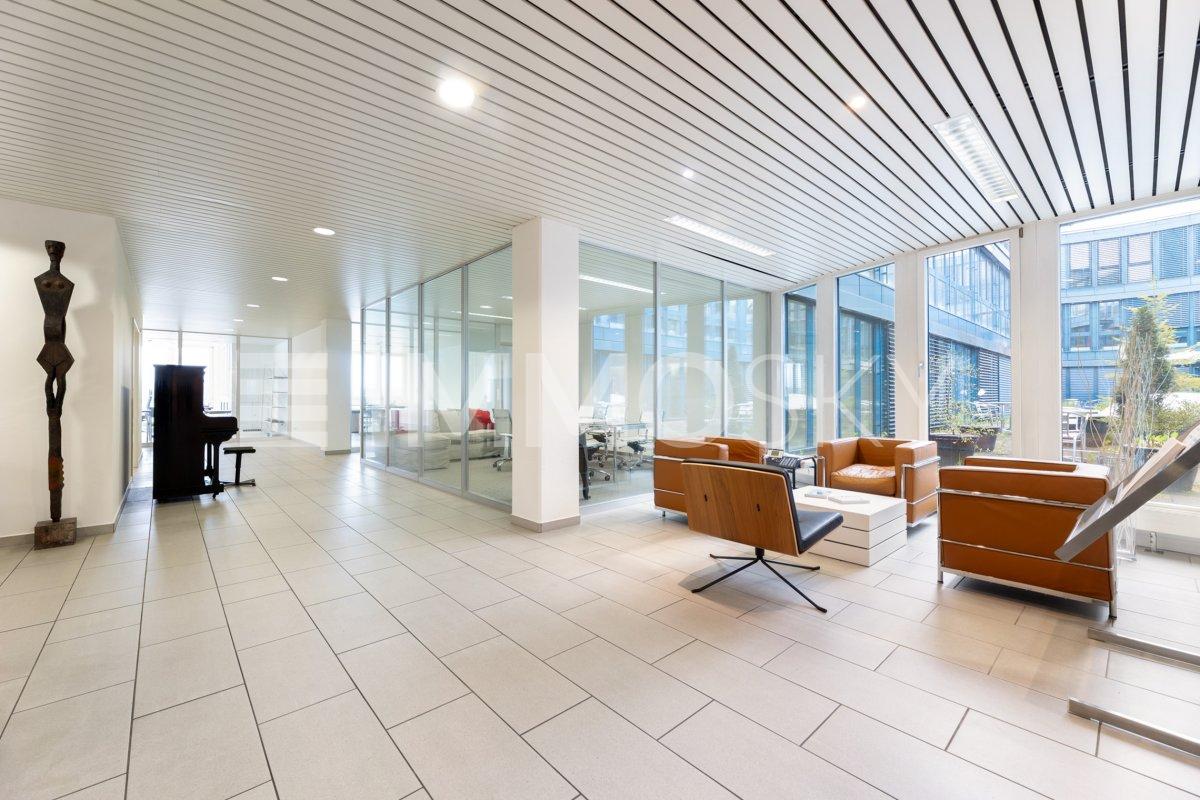 760m² office