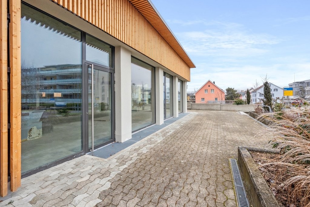 130m² shop