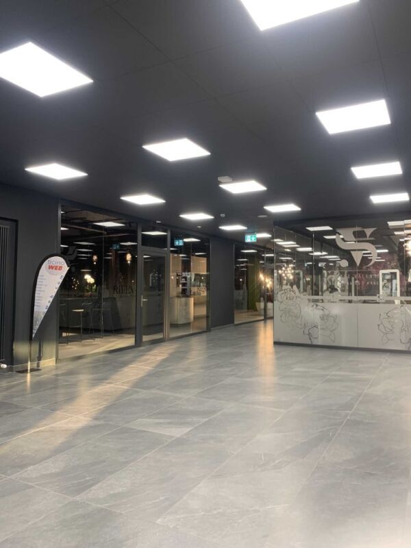 61m² shop, photo 2 of 5