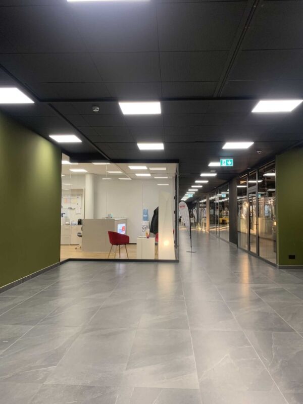 61m² shop, photo 3 of 5