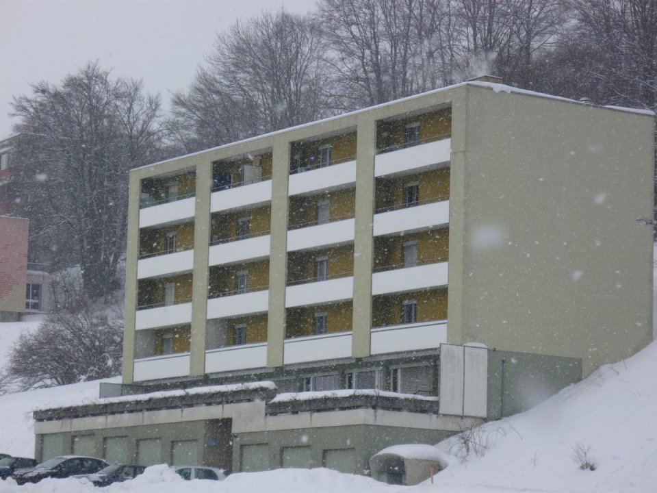 200m² storage room