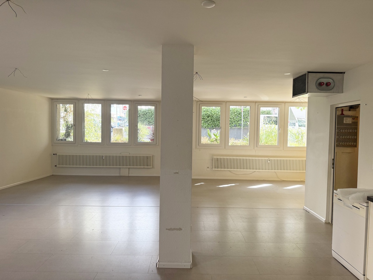54m² office