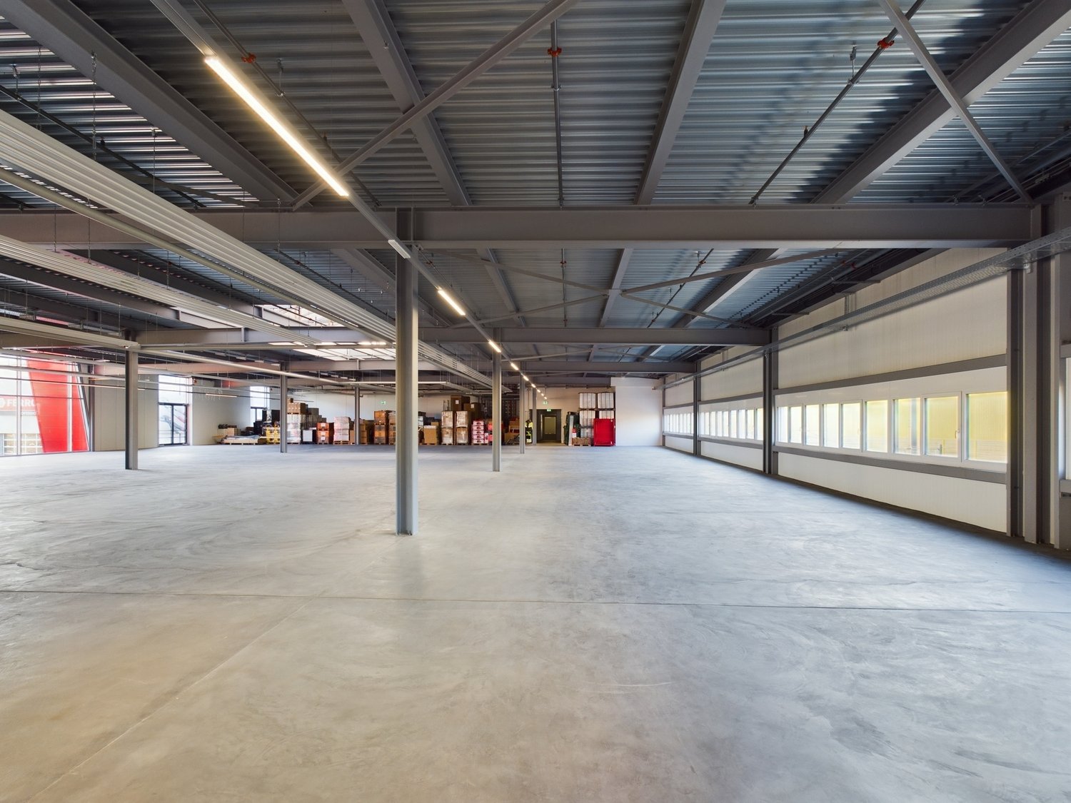 1940m² storage room