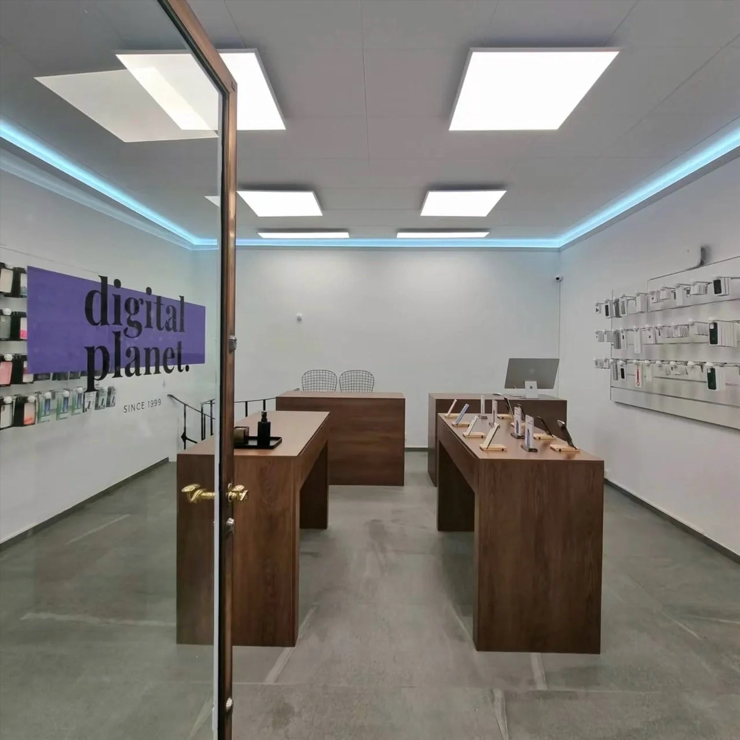 69m² shop, photo 2 of 2