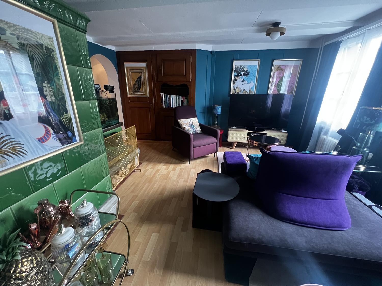 Chambre dans une colocation

Magnifique suite privée de deux pièces (26 m²) meublée avec goût au sein d'une ferme suisse élégamment rénovée (246 m²) dans le village paisible de Wil ZH.
**Loyer mensuel : CHF 2 320 tout compris**, couvrant les charges, le chauffage, l'électricité, l'eau, le parking et