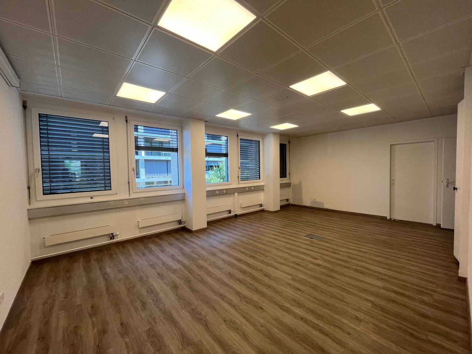 230m² office
