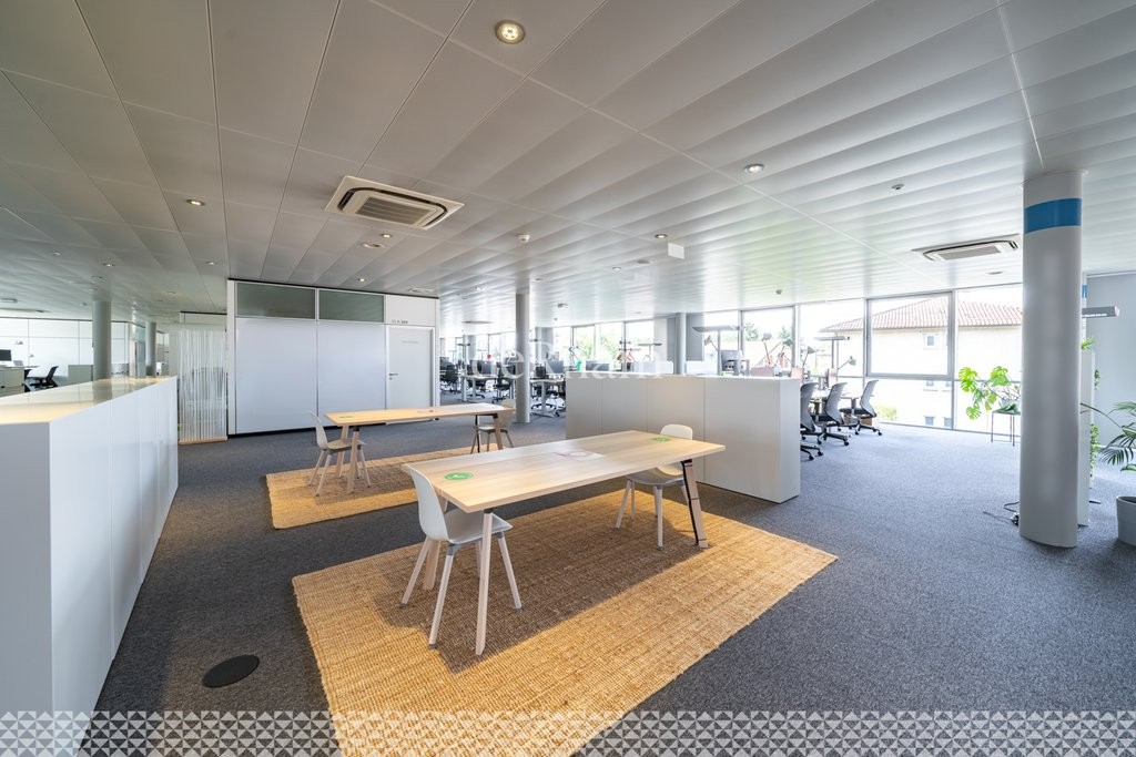 1120m² Büro