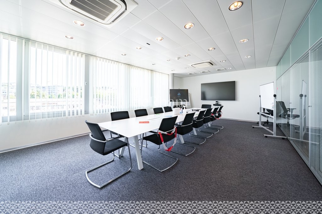 1120m² Büro