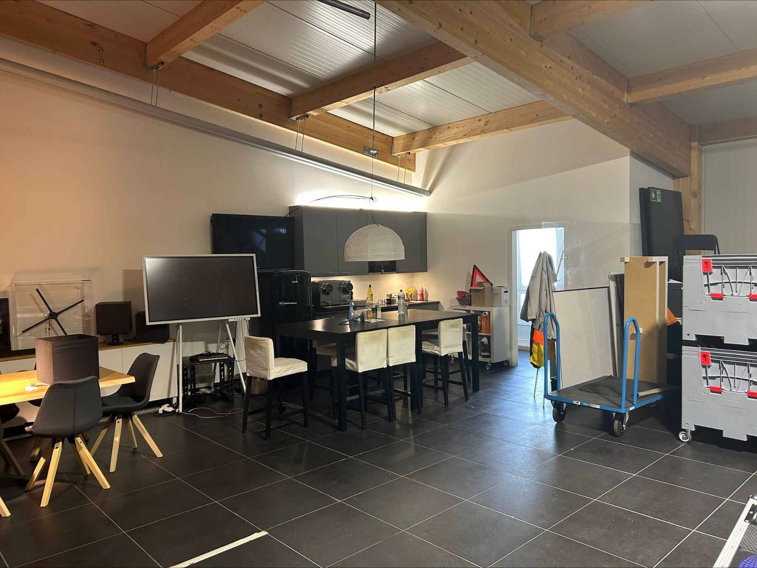 640m² commercial