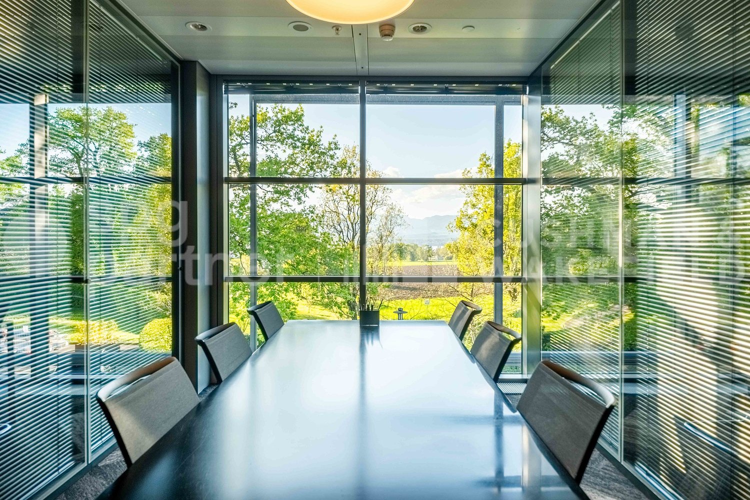 600m² office