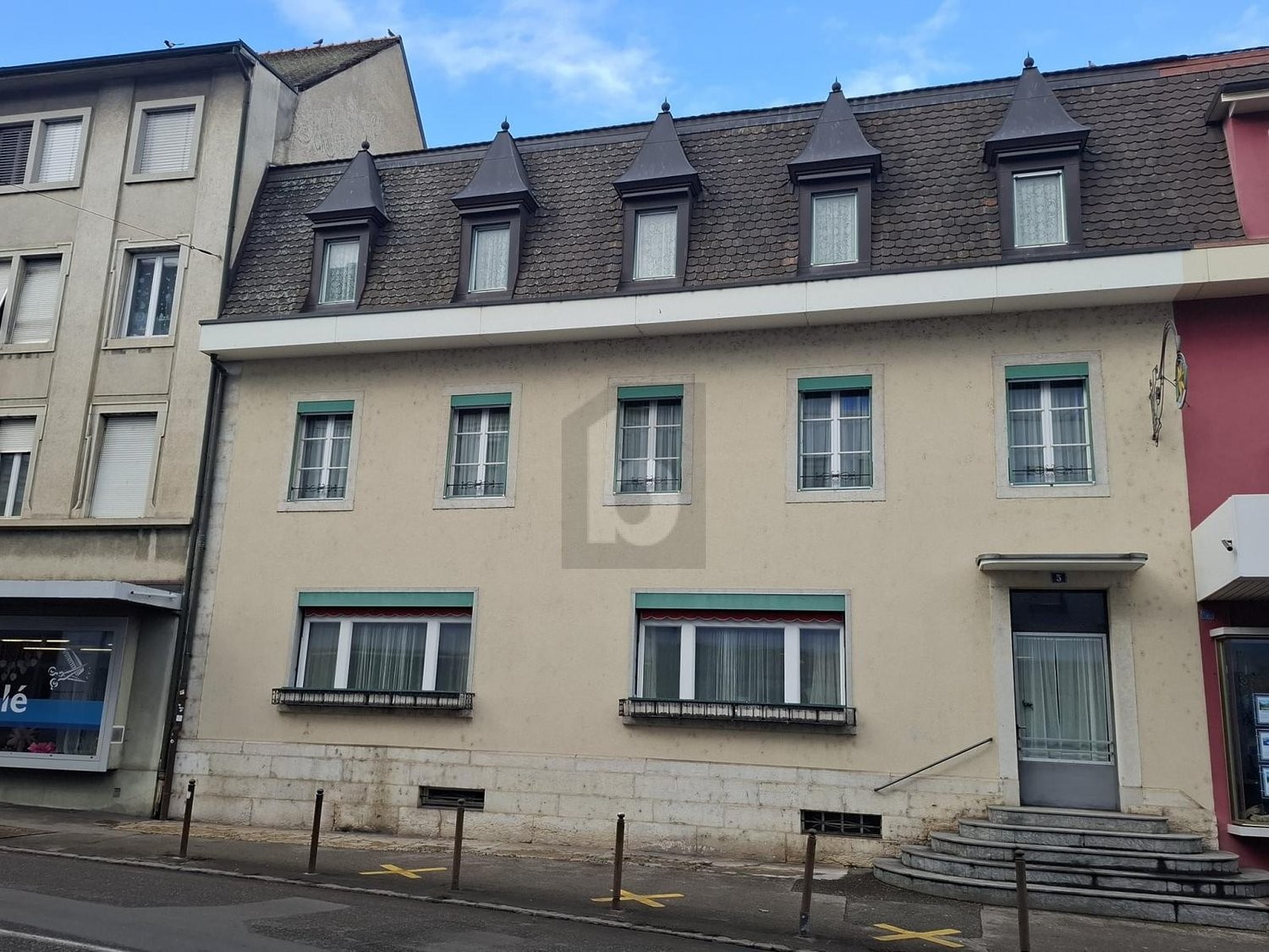 30 rooms duplex house