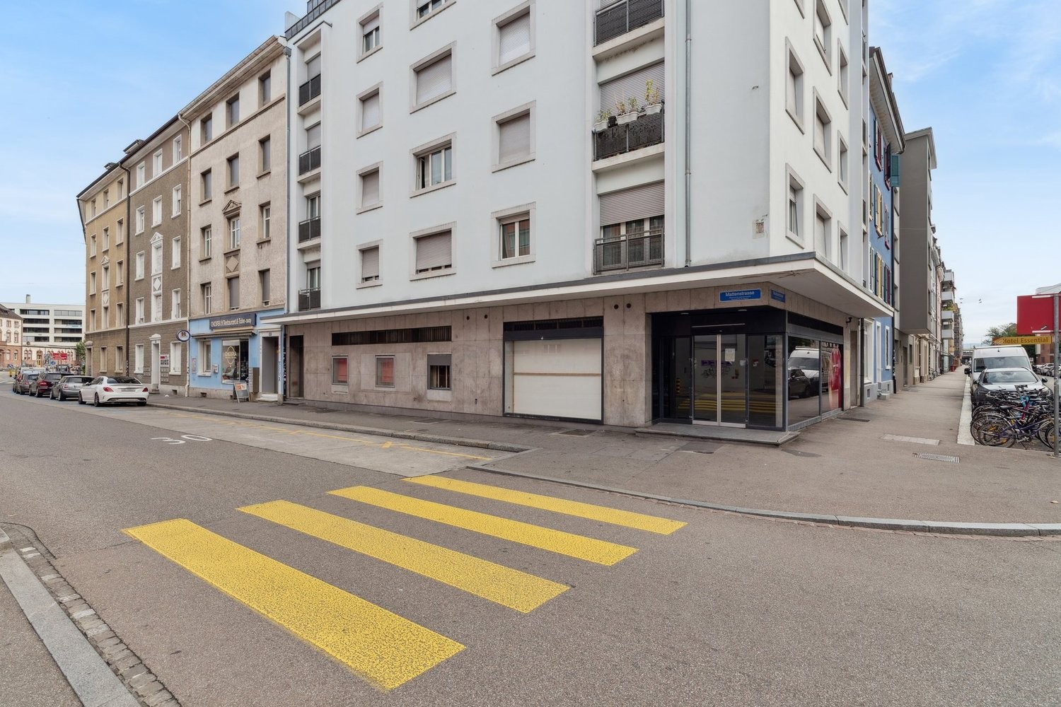 275m² shop, photo 2 of 6
