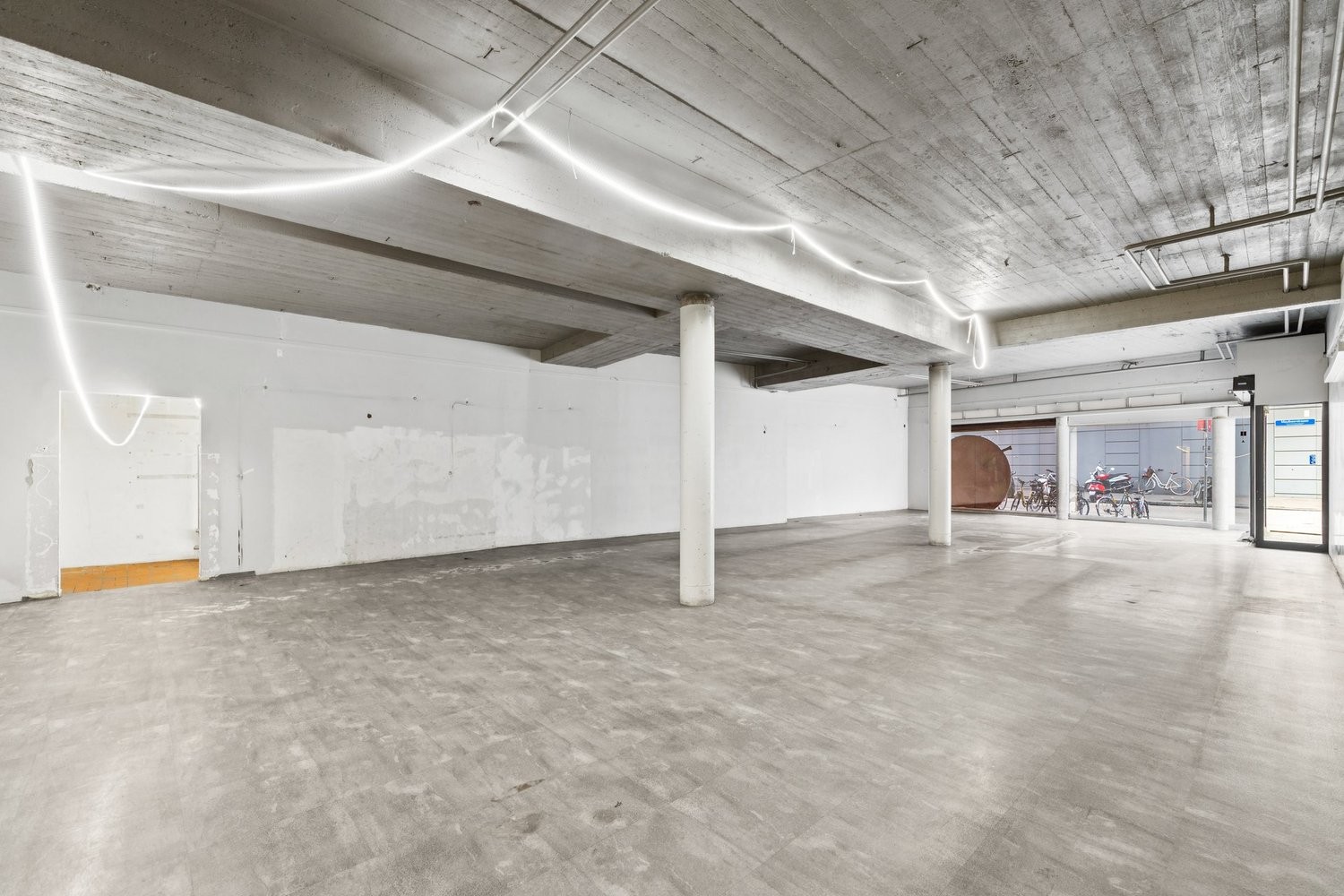 275m² shop, photo 5 of 6