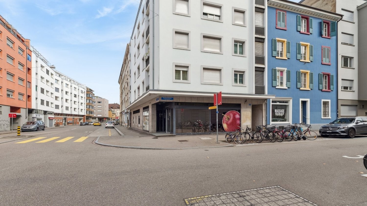 275m² shop, photo 1 of 6
