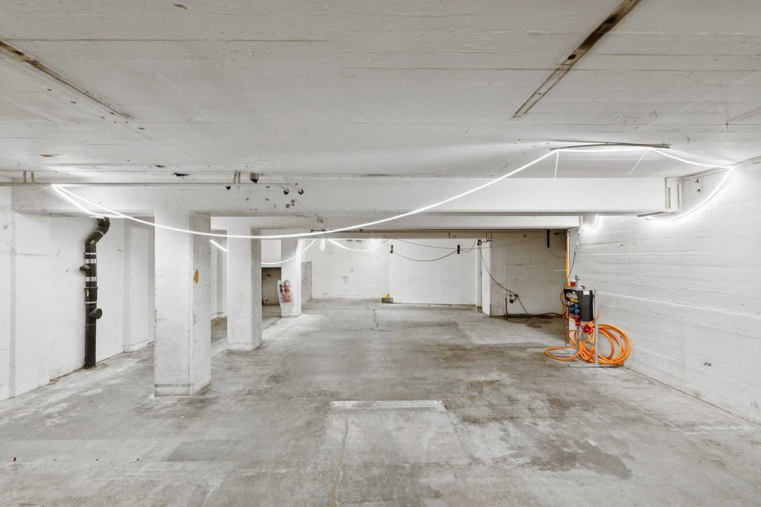 275m² shop, photo 6 of 6