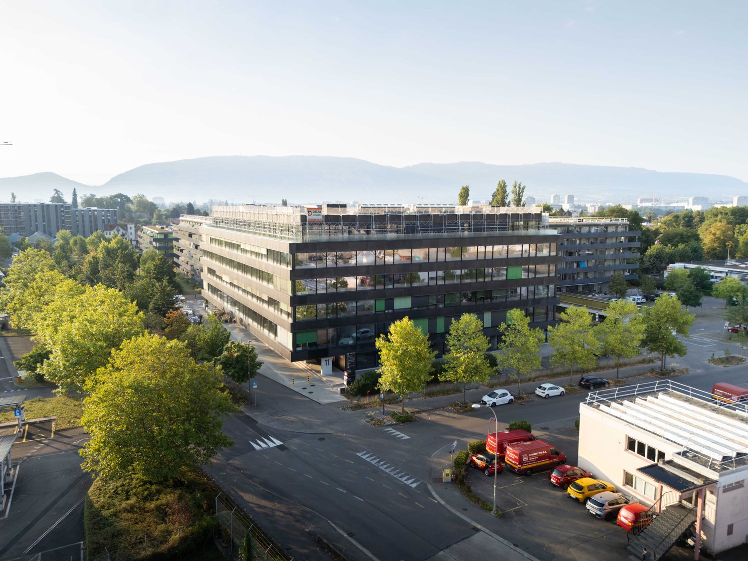 680m² office