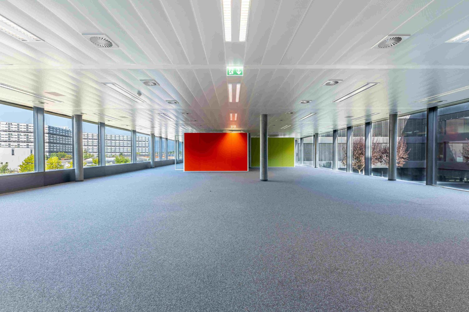 680m² office