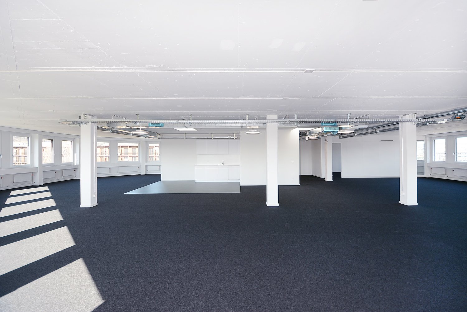 304m² office

Finished office spaces on the 5th floor - rent with a view.

On the top floor of the extensively renovated property, we are renting out a finished office area of 304m2.

What do you get?

- finished meeting rooms, individual offices as well as focus rooms

- Open kitchenette

- Ventila, photo 2 of 4