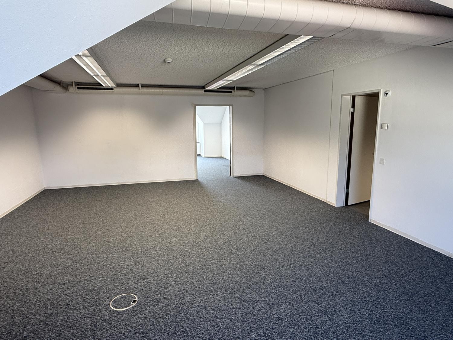 Office, photo 4 of 9
