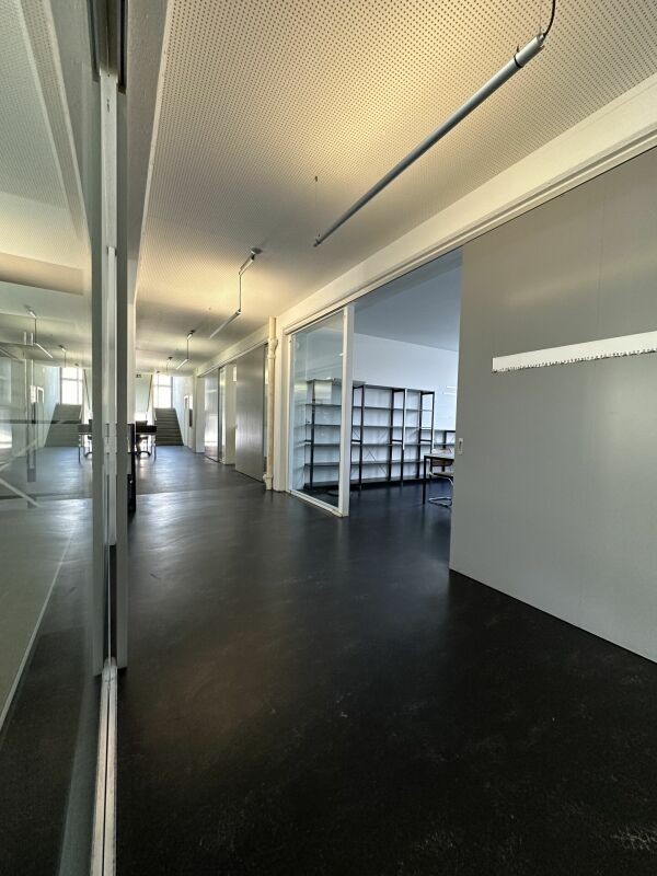 318m² office, photo 3 of 5