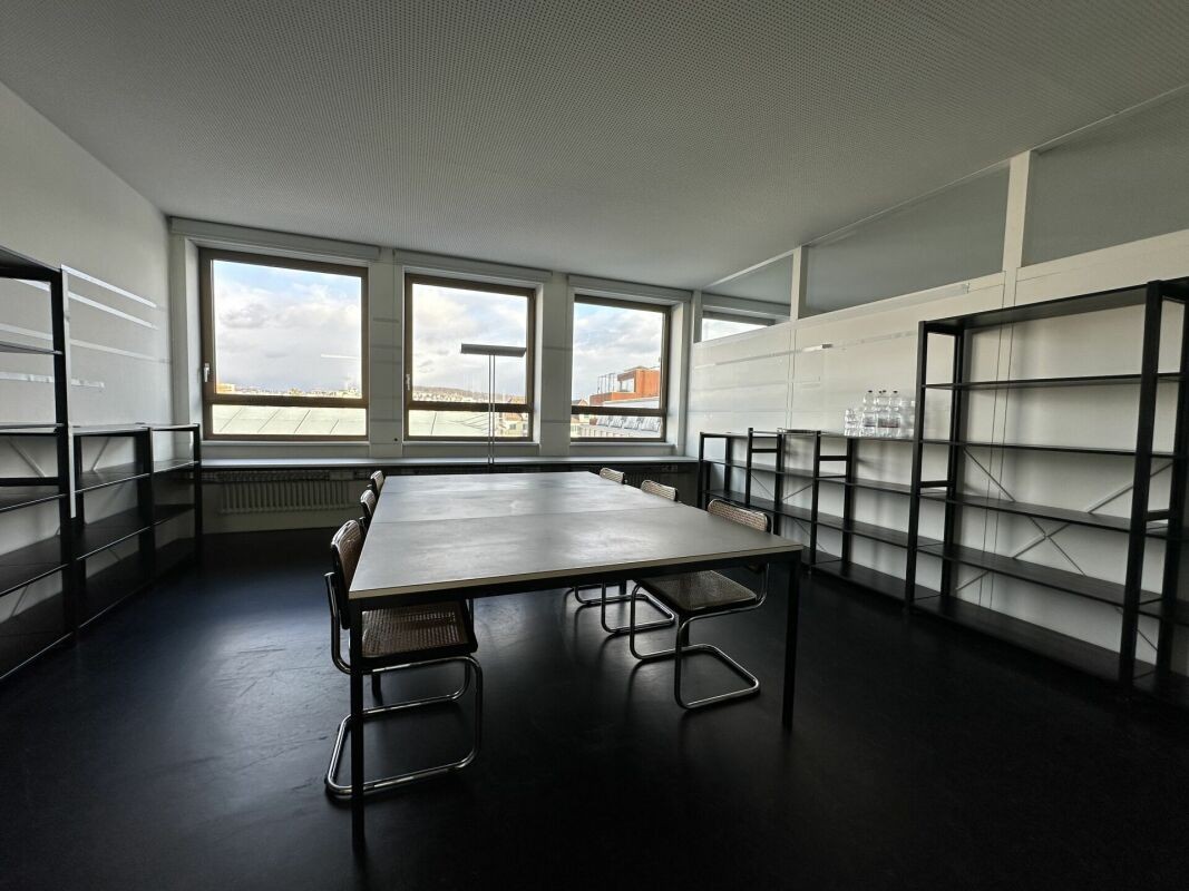 318m² office, photo 5 of 5
