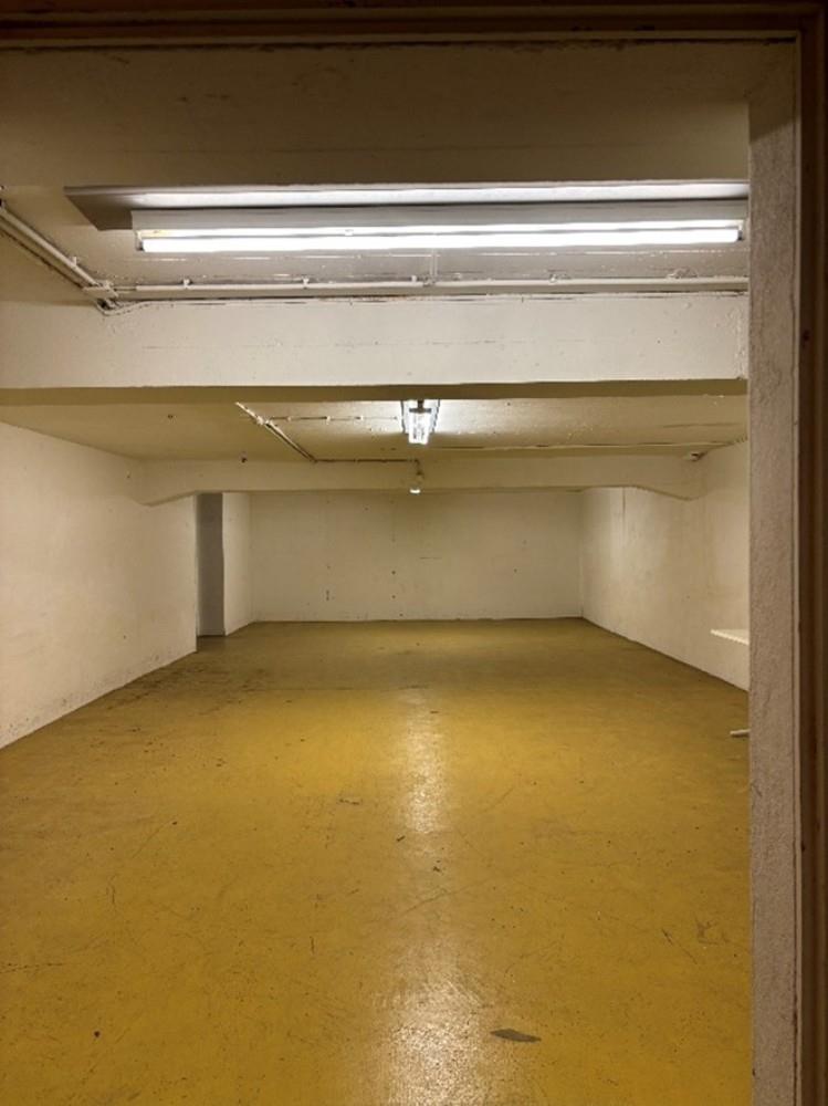 78m² storage room

Storage area in the 2nd basement floor

The bright storage room is located in the 2nd basement floor in our versatile commercial building in a good location, bus stop in front of the house and 10 minutes on foot from the train station, as well as near the highway entrance Bern / Z, photo 2 of 3