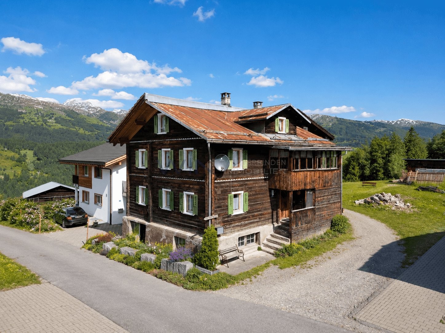 maison multifamiliale de 9 pièces, photo 2 sur 10