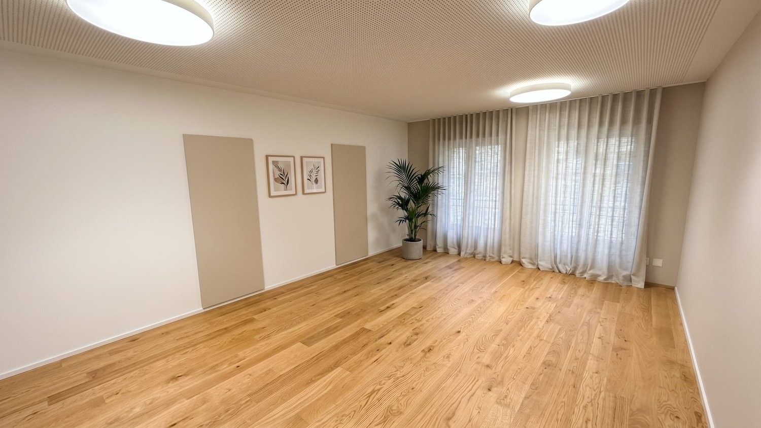 111m² commercial, photo 2 of 8