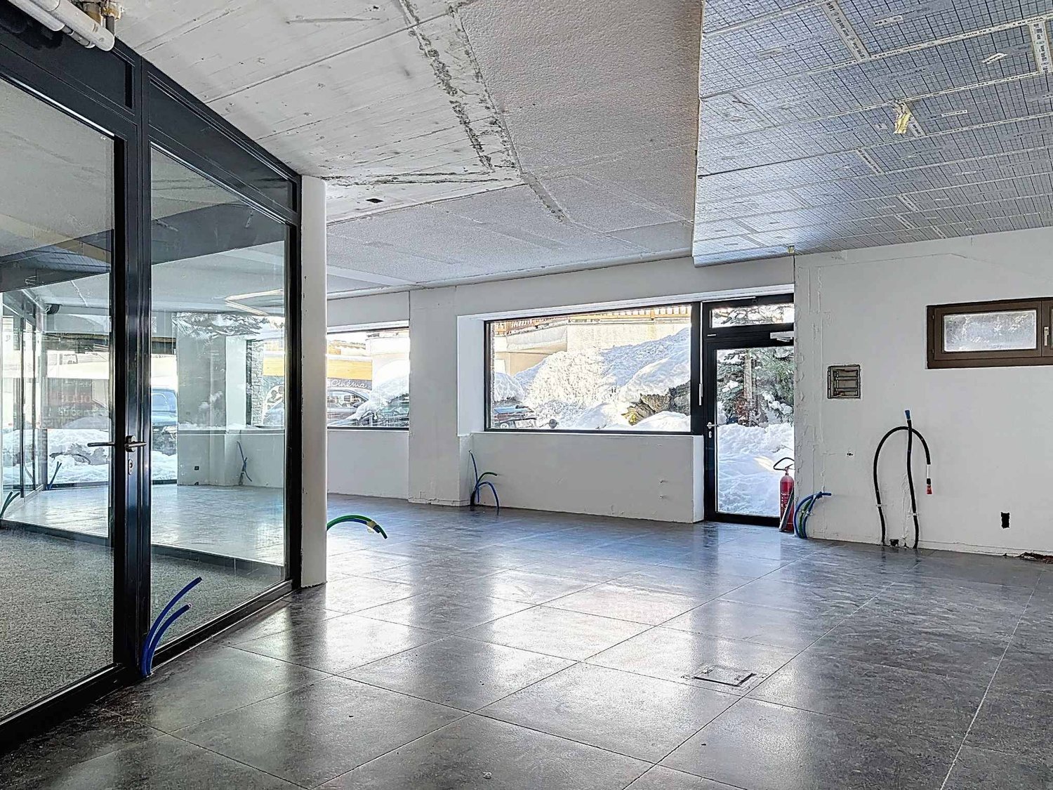 124m² shopping centre, photo 3 of 4