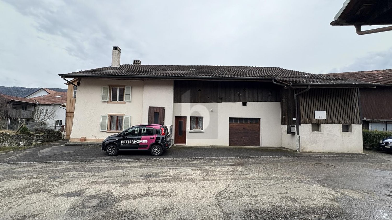 9 ½ Zimmer Einfamilienhaus, Foto 2 von 4