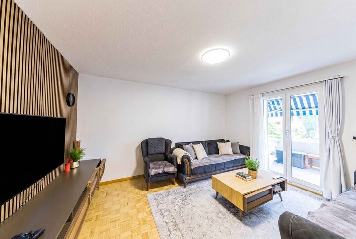 Multi family house, photo 1 of 8