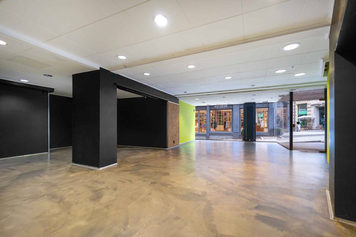 190m² arcade, photo 2 of 9