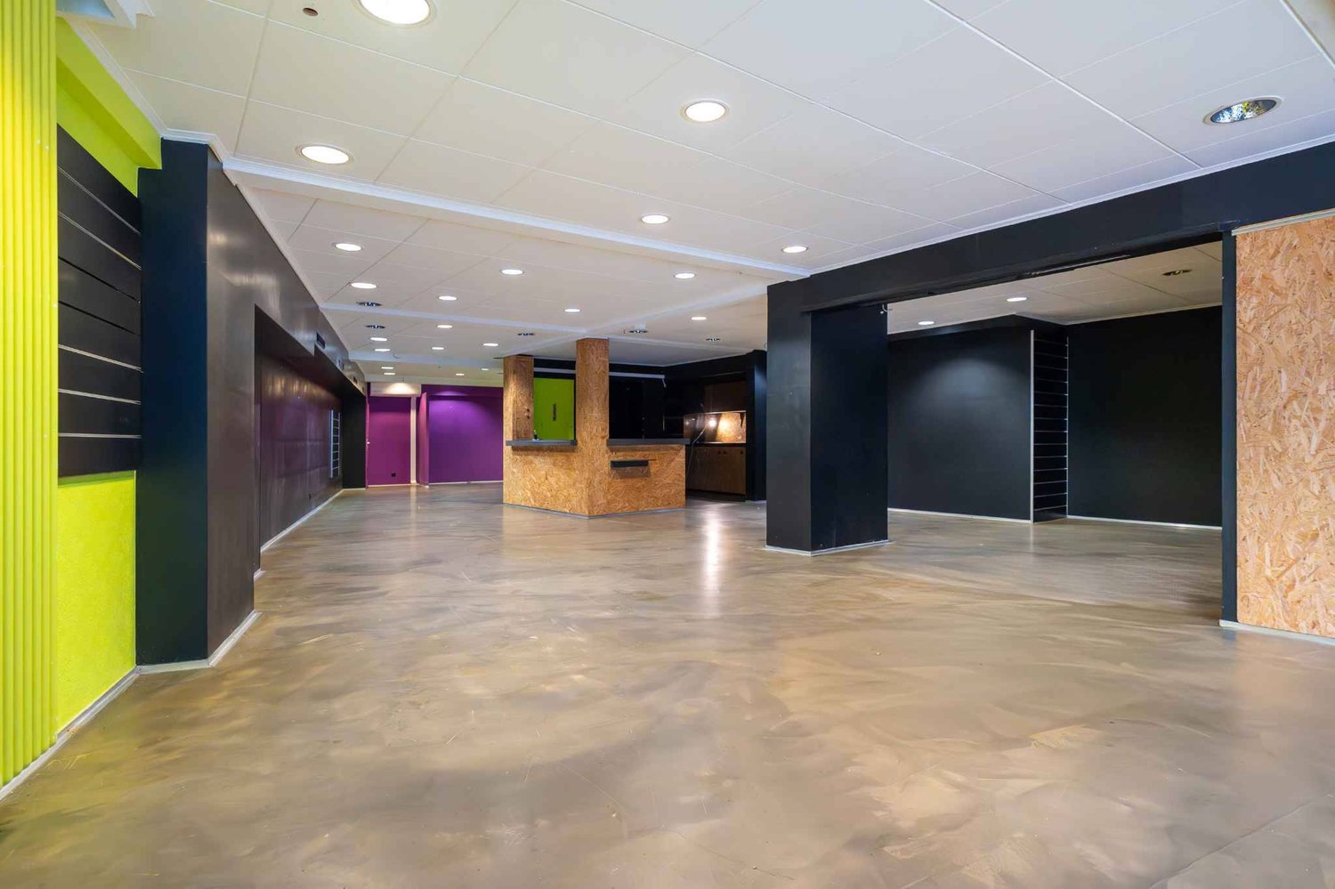 190m² arcade, photo 1 of 9