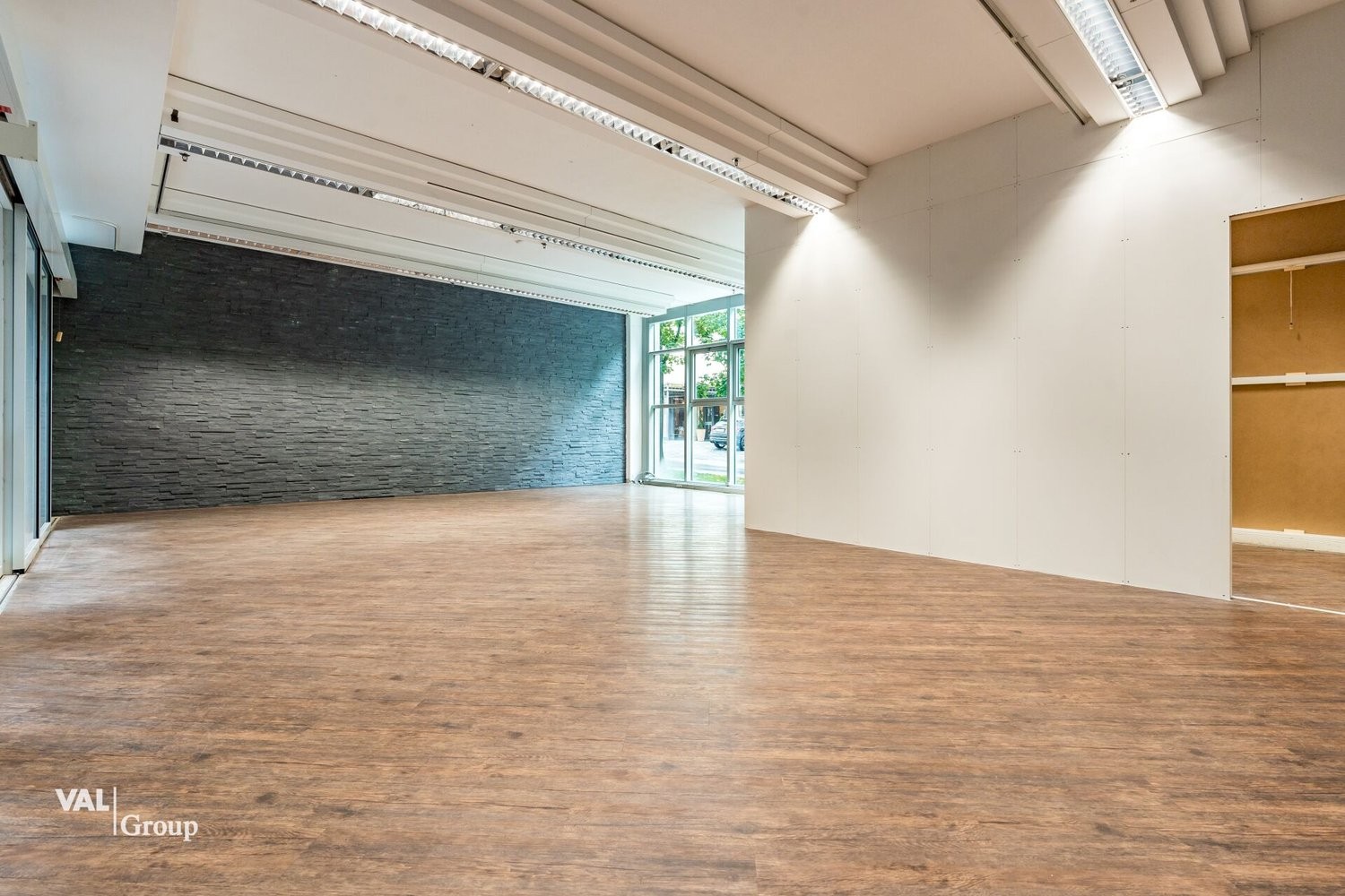70m² commercial