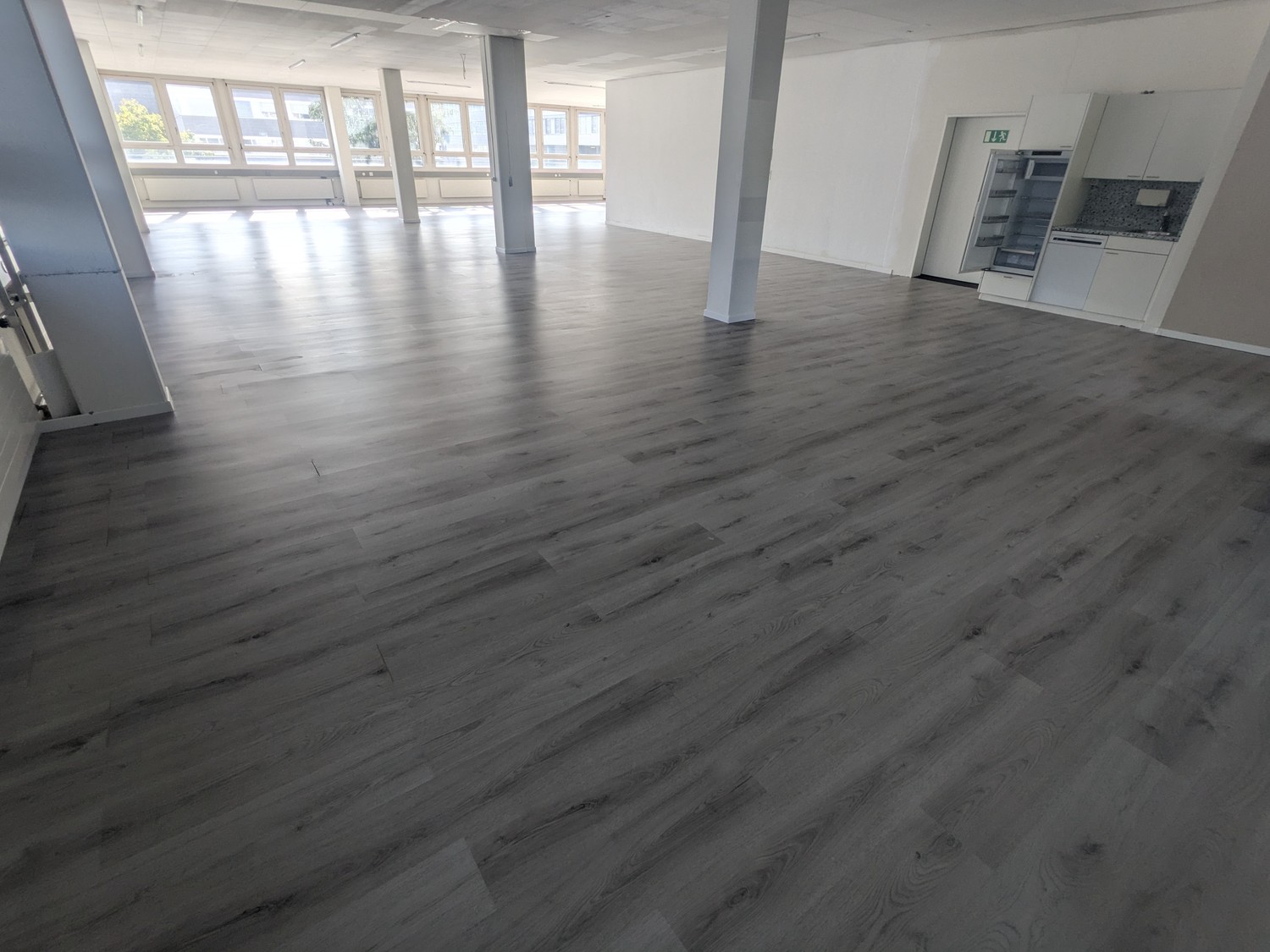 100m² office