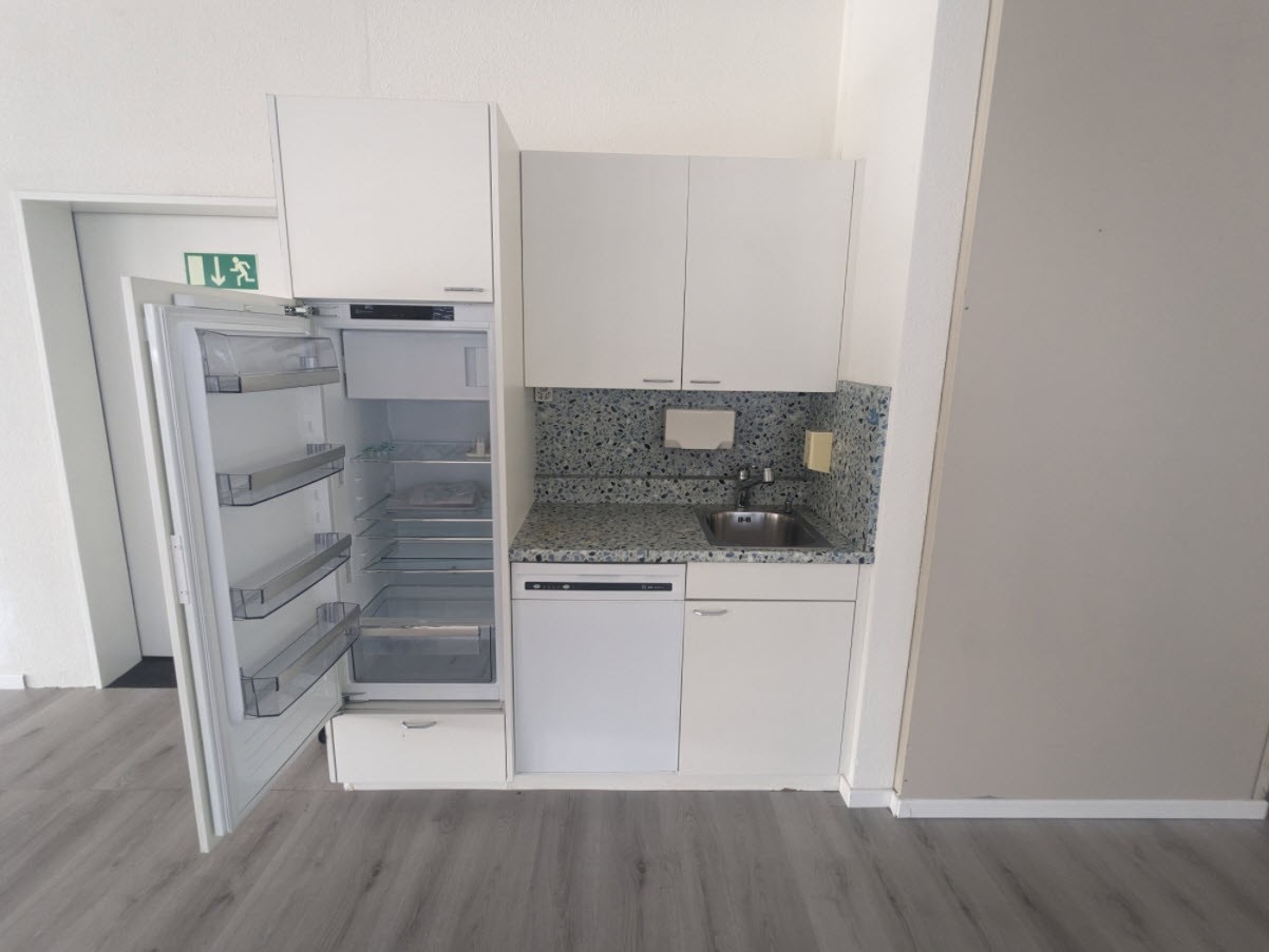 100m² office