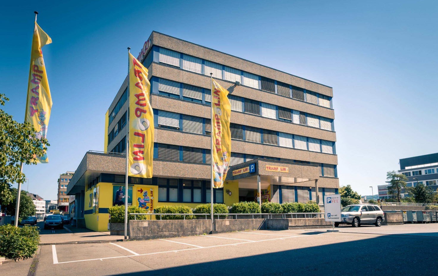 100m² office